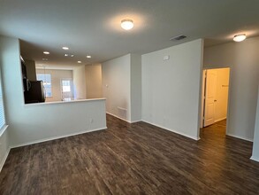 212 Nettletree Dr in Mustang Ridge, TX - Building Photo - Building Photo