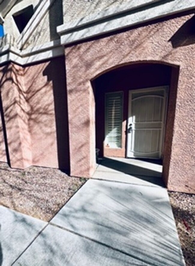 353 Amber Pine St in Las Vegas, NV - Building Photo - Building Photo