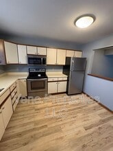 8 Redcoat Ct in Clifton Park, NY - Building Photo - Building Photo