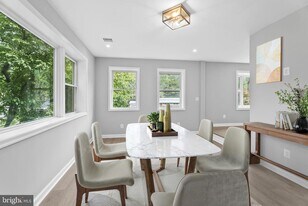 5822 Brookview Dr in Alexandria, VA - Building Photo