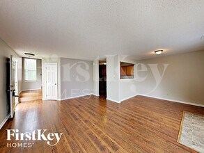 6646 Kinnerton Dr in Indianapolis, IN - Foto de edificio - Building Photo