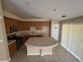 9506 Orchard Grass Ct in Bakersfield, CA - Building Photo - Building Photo