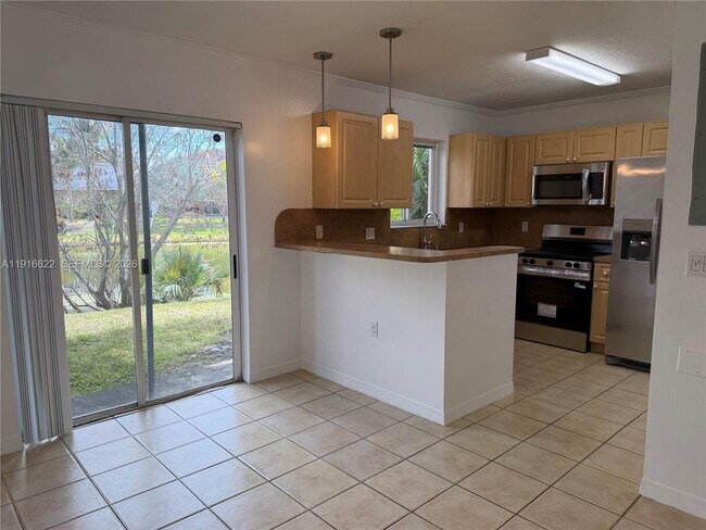 2199 NW 77th Way in Pembroke Pines, FL - Building Photo - Building Photo