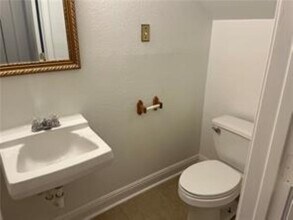 228 Jewel St, Unit 228 Jewel St. Unit 2 in New Orleans, LA - Foto de edificio - Building Photo