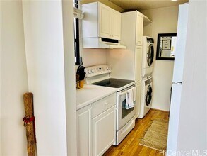 2410 Cleghorn St in Honolulu, HI - Building Photo - Building Photo