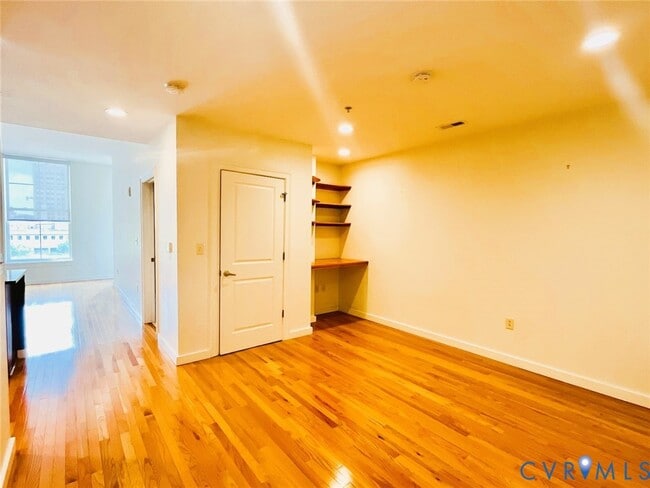 property at 230 N 6th St