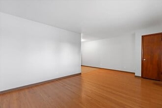 6212 W 64th Pl in Chicago, IL - Foto de edificio - Building Photo