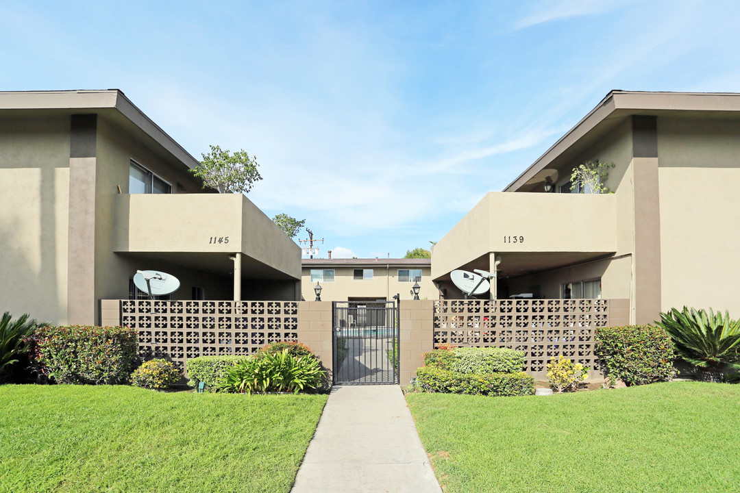 Casa Grande in Anaheim, CA - Building Photo