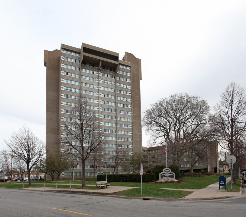 Holland Highrise Apartments in Minneapolis, MN - Building Photo