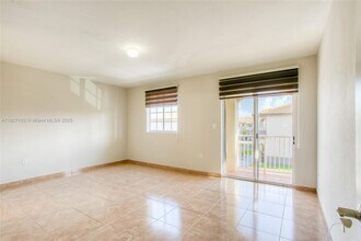 9332 NW 114th Terrace in Hialeah Gardens, FL - Foto de edificio - Building Photo