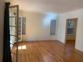 412 N Doheny Dr, Unit #4 in West Hollywood, CA - Building Photo - Building Photo