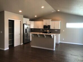 20380 SE Lois Way in Bend, OR - Building Photo - Building Photo