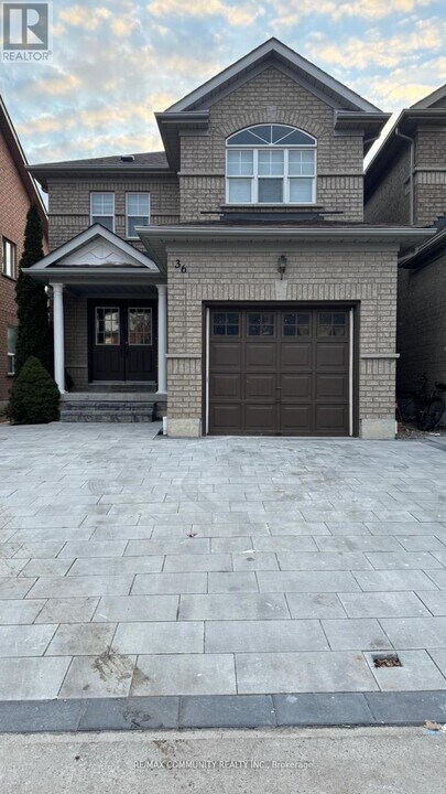 36 Foothill St in Whitby, ON - Building Photo