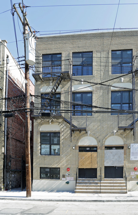 755 E 224th St in Bronx, NY - Foto de edificio