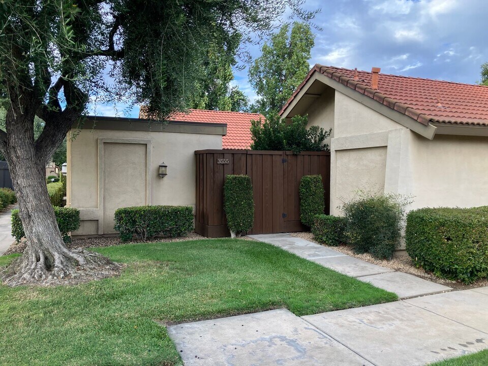3555 Fountain Way in Modesto, CA - Building Photo