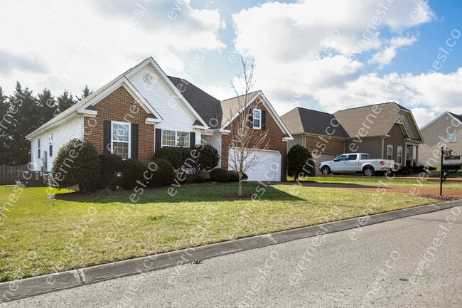 1105 McDonough Cir in Thompson's Station, TN - Building Photo - Building Photo