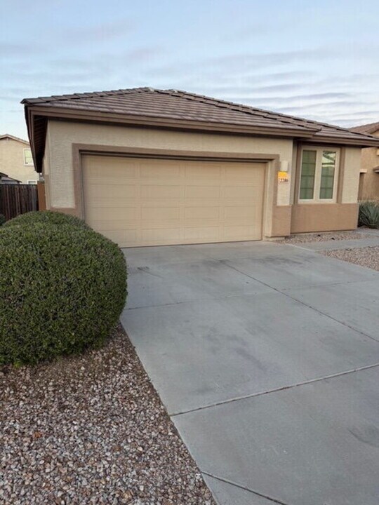 2286 W Gold Dust Ave in San Tan Valley, AZ - Building Photo
