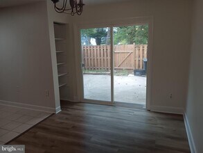 5403 Crossrail Dr in Burke, VA - Building Photo - Building Photo