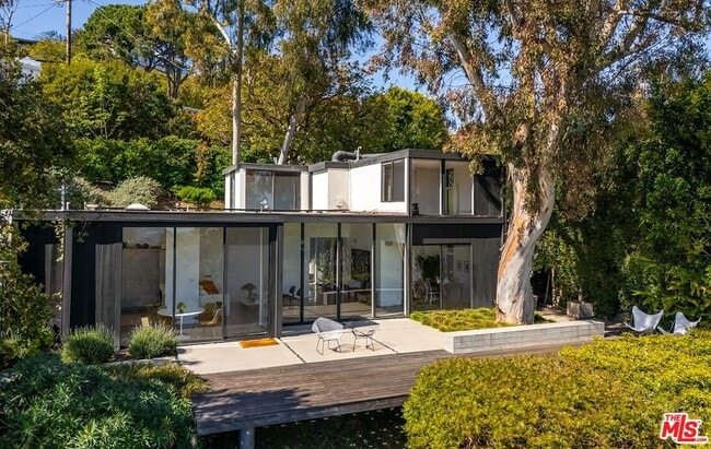 12336 Deerbrook Ln in Los Angeles, CA - Building Photo - Building Photo