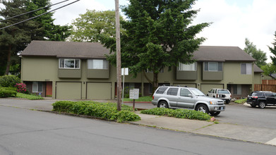 6921 NE 15th Ave in Portland, OR - Foto de edificio - Building Photo