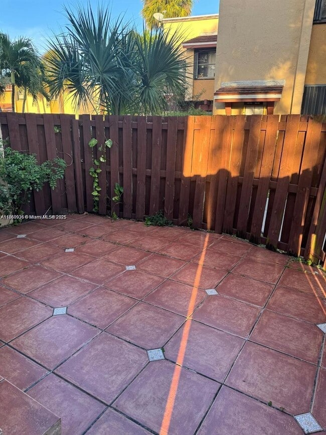 201 W Park Dr in Miami, FL - Building Photo - Building Photo