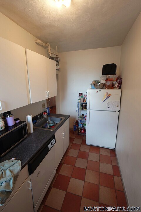 15 Scottfield Rd, Unit 6 in Boston, MA - Building Photo