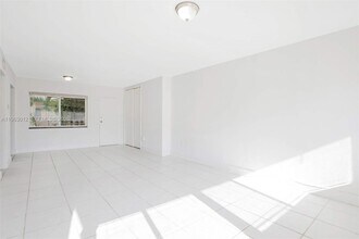 10001 W Bay Harbor Dr in Bay Harbor Islands, FL - Building Photo - Building Photo