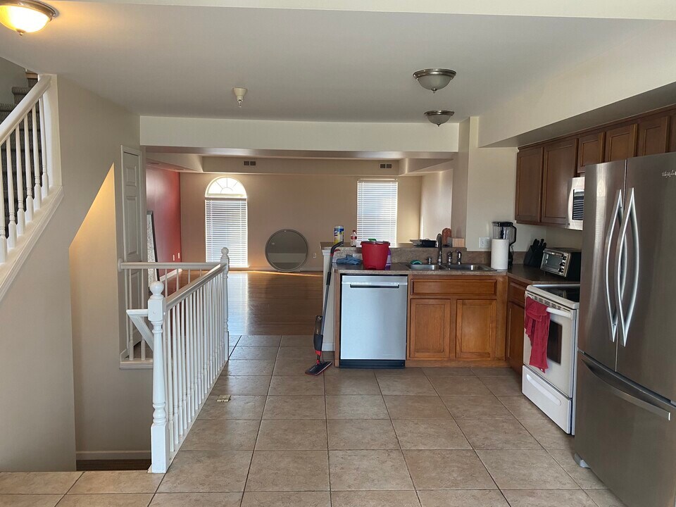 14136 Lakeside Blvd N in Shelby Township, MI - Building Photo