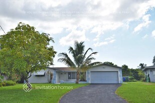 1612 W River Dr in Margate, FL - Building Photo