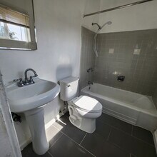 5735 S Rimpau Blvd, Unit 5735 in Los Angeles, CA - Building Photo - Building Photo
