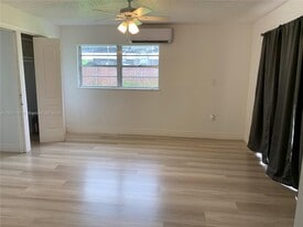 10040 SW 198th St in Cutler Bay, FL - Building Photo