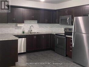 130 Widdicombe Hill Blvd in Toronto, ON - Building Photo - Building Photo