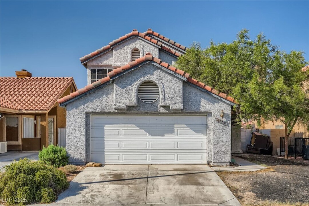 6568 Lemitar Dr in Las Vegas, NV - Building Photo