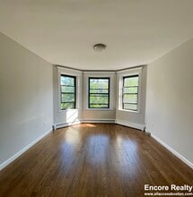 17 Stearns Rd, Unit 5 in Brookline, MA - Building Photo - Building Photo
