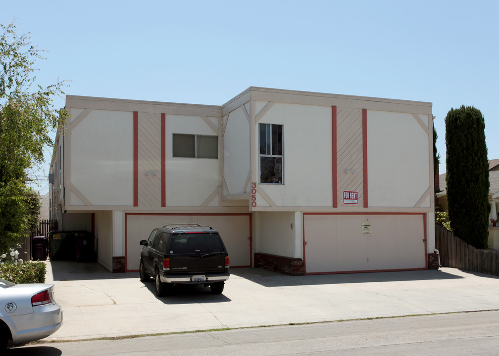 3050 E 5th St in Long Beach, CA - Building Photo