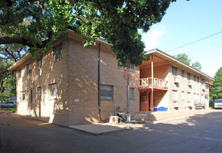 Colonial Apartments in Austin, TX - Building Photo - Building Photo