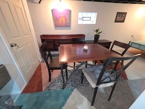 3921 E Layton Ave, Unit Lower in Cudahy, WI - Foto de edificio - Building Photo