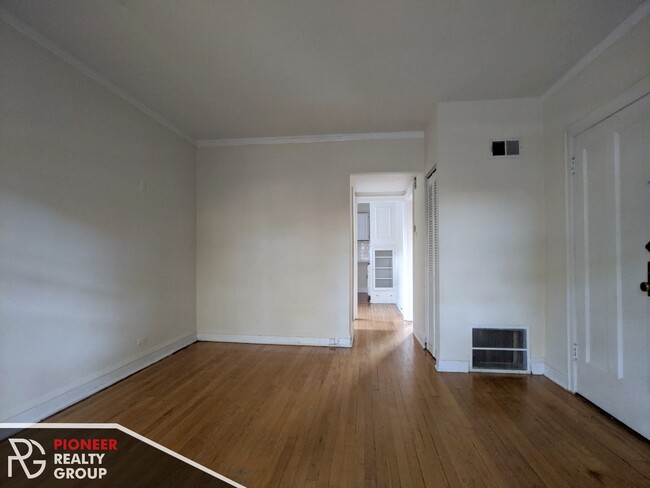 2948 N Seminary Ave, Unit #2948-1 in Chicago, IL - Building Photo - Building Photo