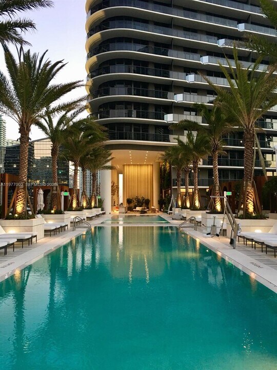 801 S Miami Ave, Unit 1705 in Miami, FL - Building Photo