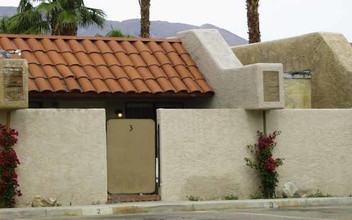 311-347 N Saturmino Dr in Palm Springs, CA - Building Photo - Building Photo