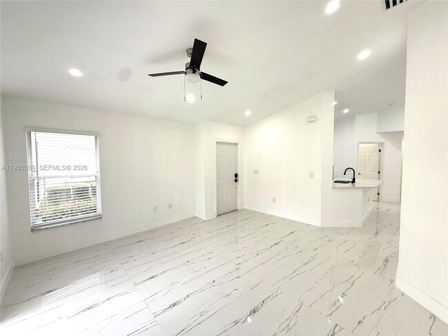 8989 NW 53rd St in Sunrise, FL - Building Photo - Building Photo