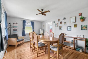 7 Casey Dr, Unit Main Home in Middletown, RI - Building Photo