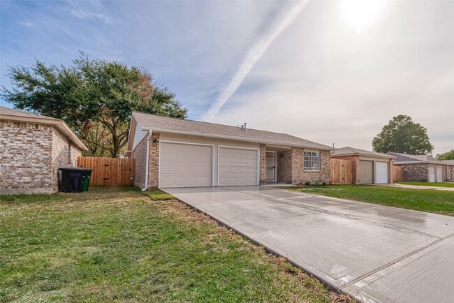 8714 Valley Flag Dr in Houston, TX - Building Photo - Building Photo