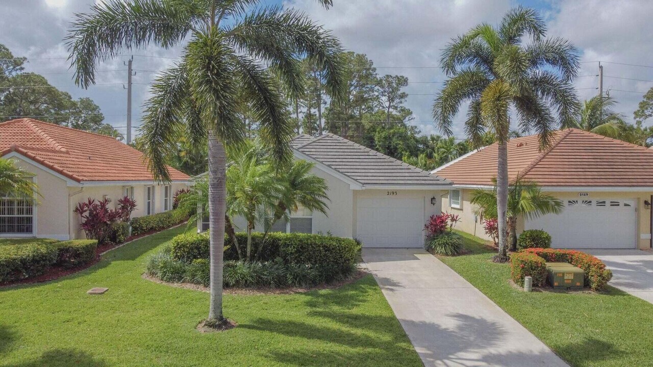 2193 SW Olympic Club Terrace in Palm City, FL - Building Photo