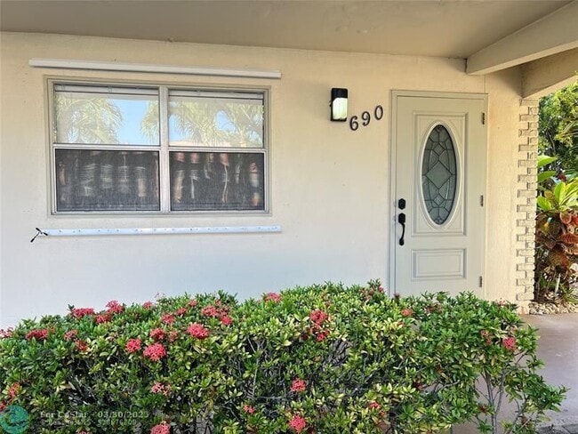 690 Saxony Pl in Delray Beach, FL - Building Photo - Building Photo
