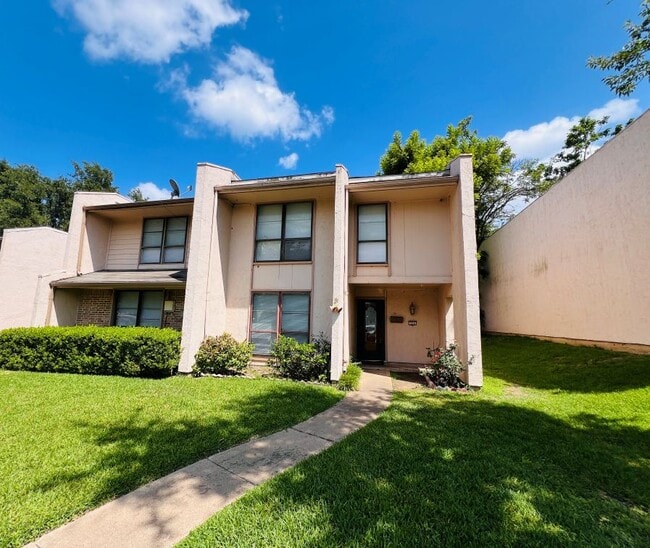property at 324 Arborview Dr