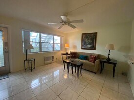 3 Kingswood E in West Palm Beach, FL - Building Photo