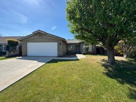 3701 White Sands Dr in Bakersfield, CA - Building Photo