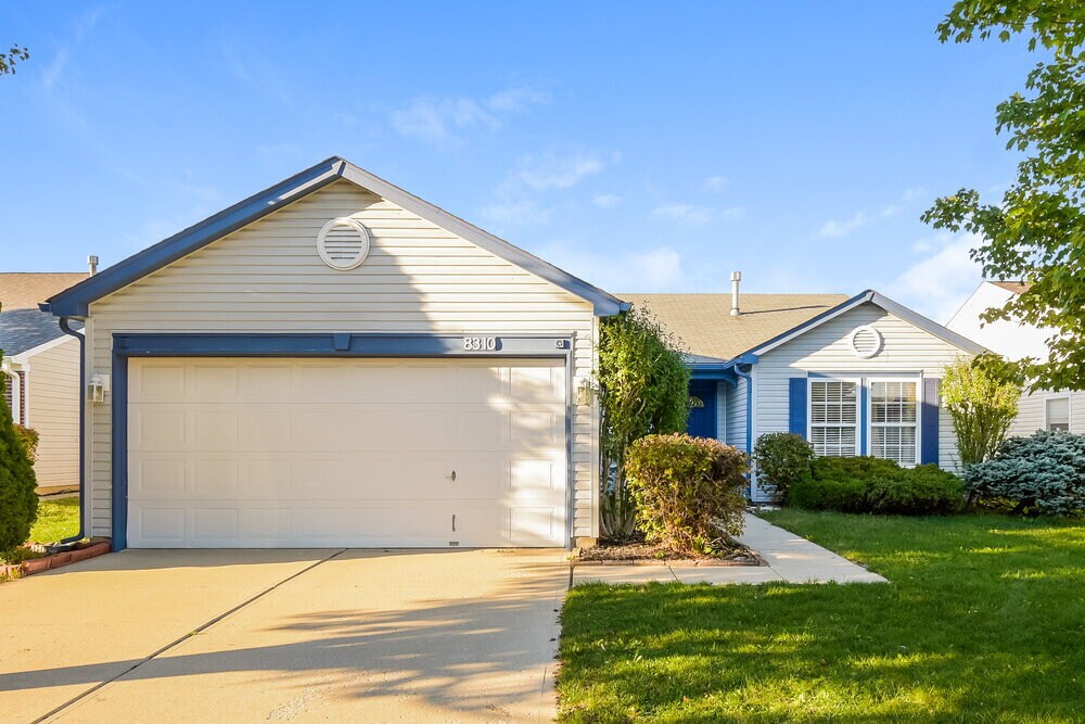 8310 Weathervane Cir in Indianapolis, IN - Building Photo