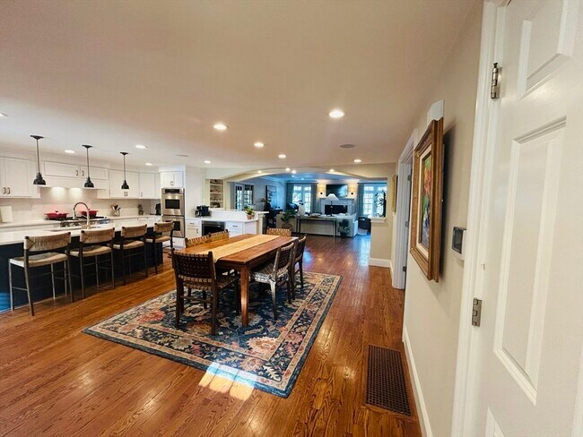 41 Oakridge Rd in Wellesley, MA - Building Photo - Building Photo